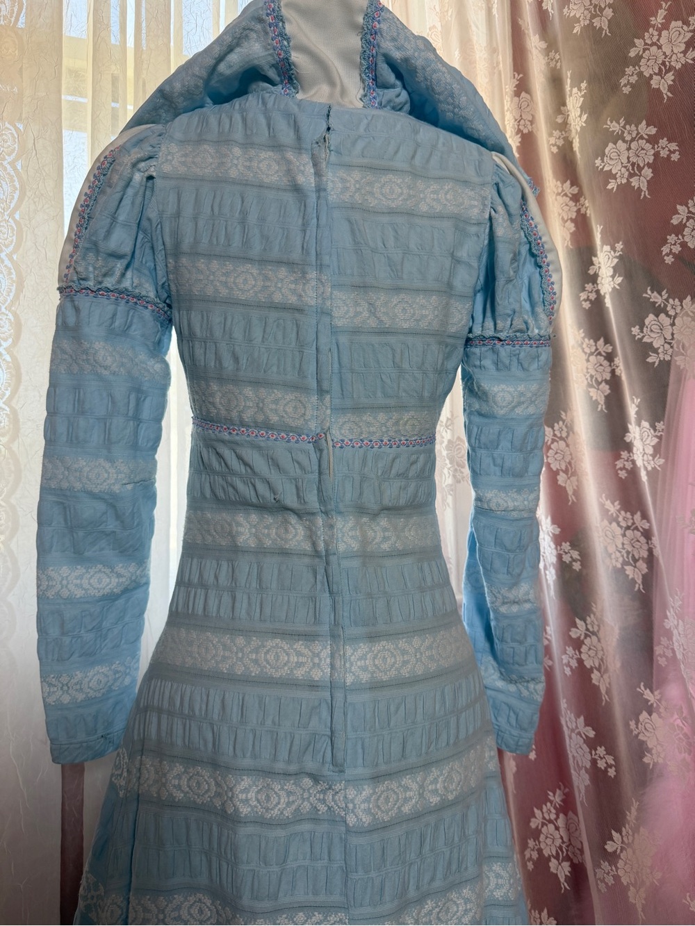Rare White Label Gunne Sax Blue and White Hood with Blue and Pink Trim, 7 - Picture 9 of 16